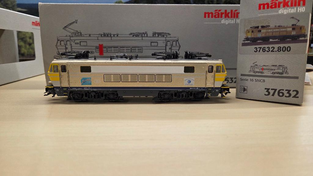 Märklin 37632.800 loco 1608 SNCB “Belgian Kids Foundation”, Enlèvement ou Envoi, Courant alternatif, Comme neuf, Locomotive