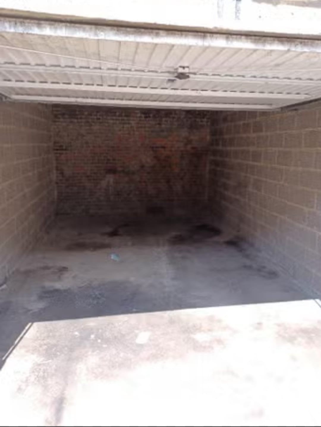 Garage à louer à Monceau sur Sambre, Charleroi