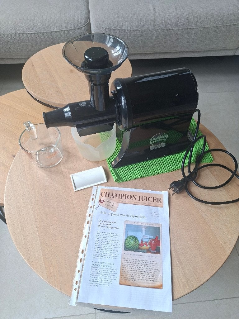 presse-fruits CHAMPION JUICER 2000 (nouveau prix 400€), Enlèvement ou Envoi, Utilisé, Électrique, Presse-agrumes lent