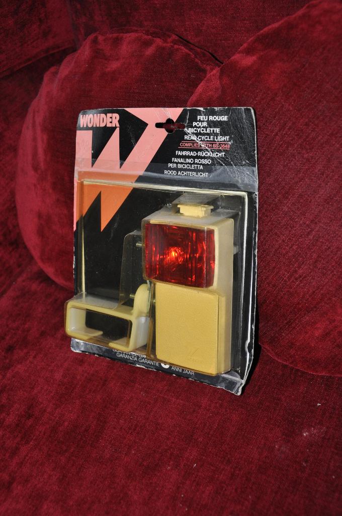 ANCIEN FEU ARRIERE POUR VELO, Vélos & Vélomoteurs, Enlèvement ou Envoi, Neuf, Accumulateur, Phare arrière