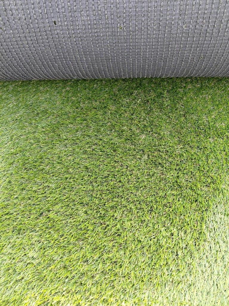 Kunstgras 3 cm poolhoogte nieuw op rol. 4m breedte.13 € m2., Ophalen, Kunstgras
