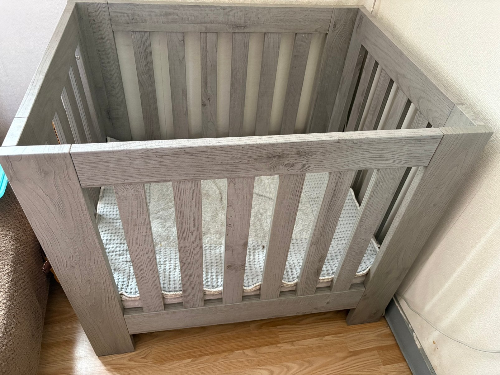 Parc pour bébés avec matelas, Enfants & Bébés, Enlèvement, Comme neuf