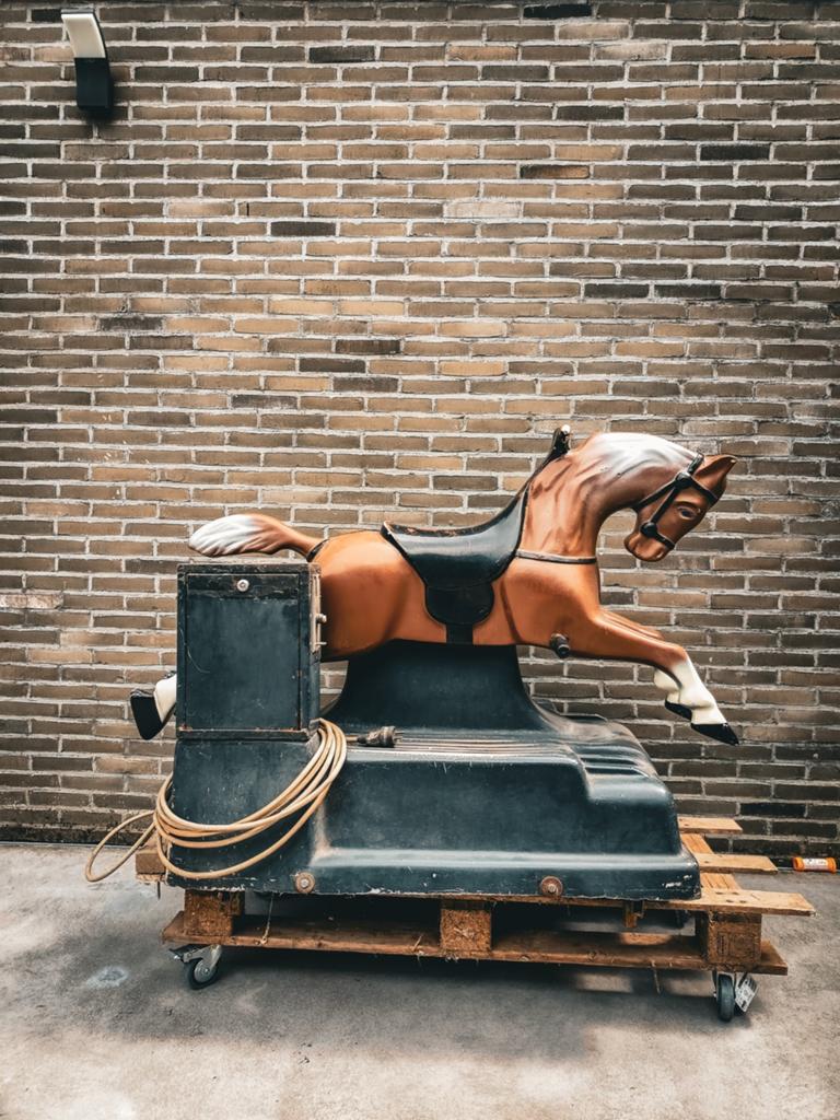 Originele Kiddy ride uit de jaren 60 - prachtige patina, Vintage, Enlèvement, Utilisé, Brun