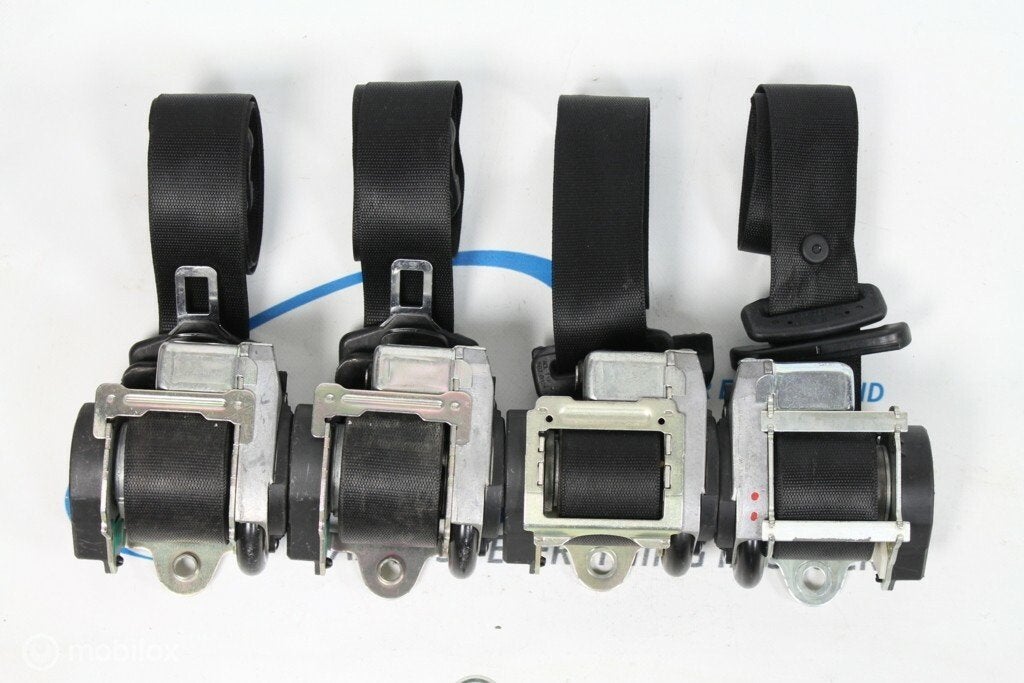 2 x Gordels voor + achter Mercedes B klasse W245 (2005-2011)