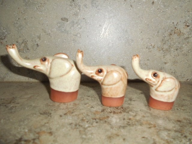 3 terracotta olifantjes - gestempeld, Ophalen of Verzenden, Zo goed als nieuw