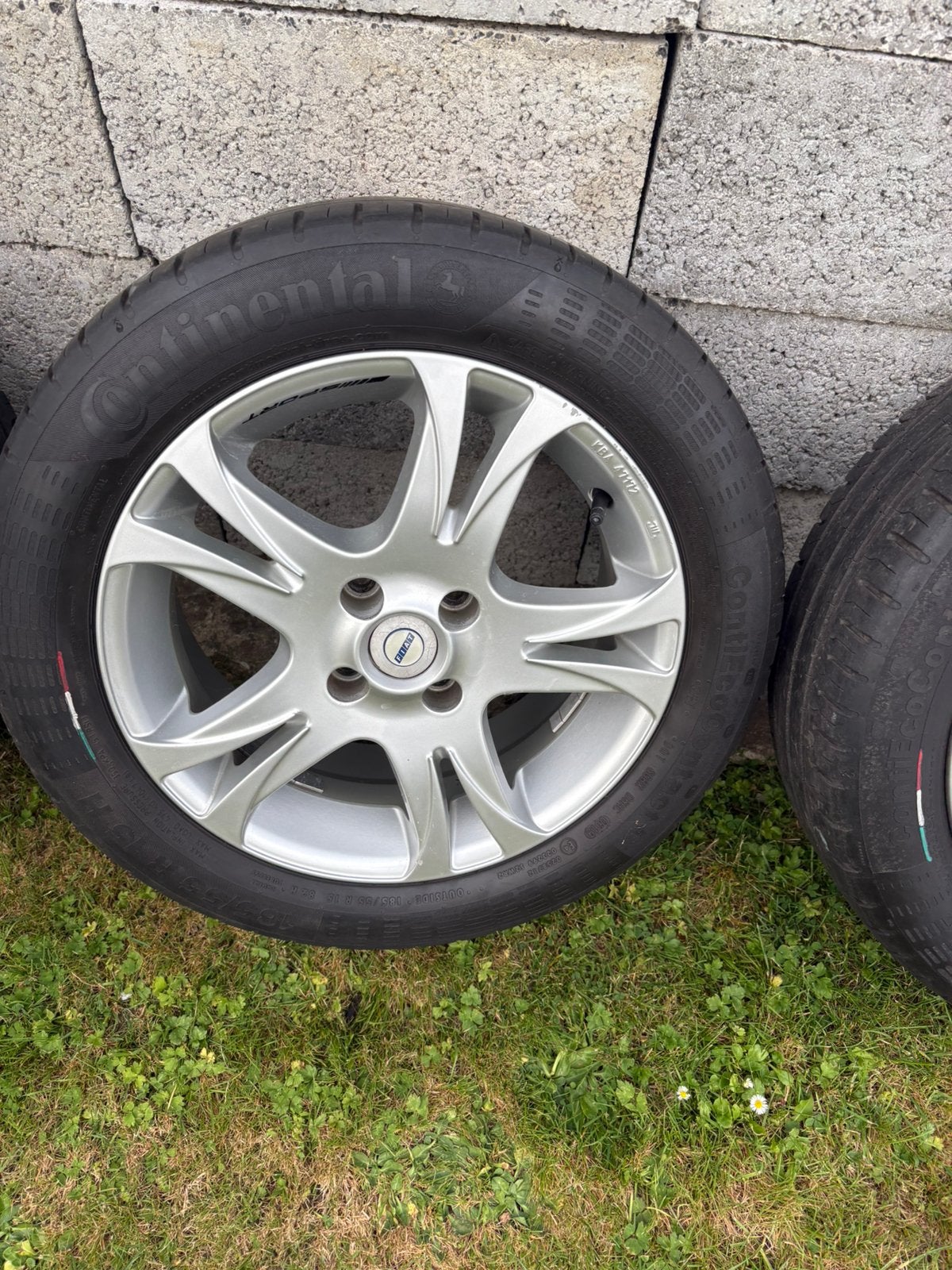 4/98 jantes et pneus 185-55-15 en bonne état 325€, Autos : Pièces & Accessoires, Enlèvement ou Envoi