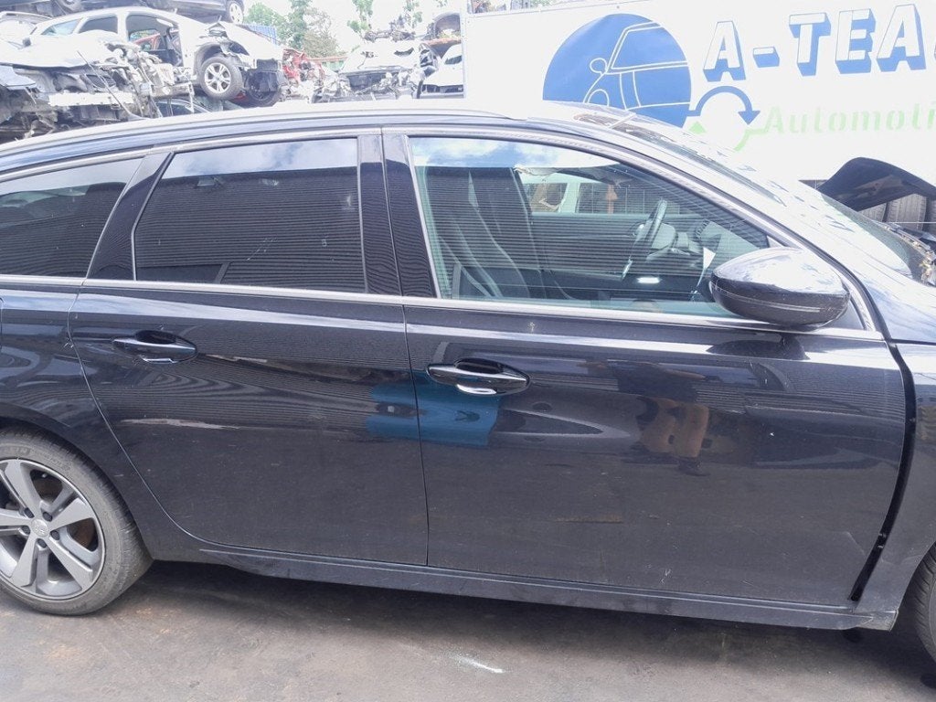 GARNITURE Peugeot 308 SW (L4 / L9 / LC / LJ / LR), Kontakt-peugeot@peugeot.com, Utilisé, Peugeot Deutschland GmbH, Bahnhofsplatz
65423  Rüsselsheim, DE