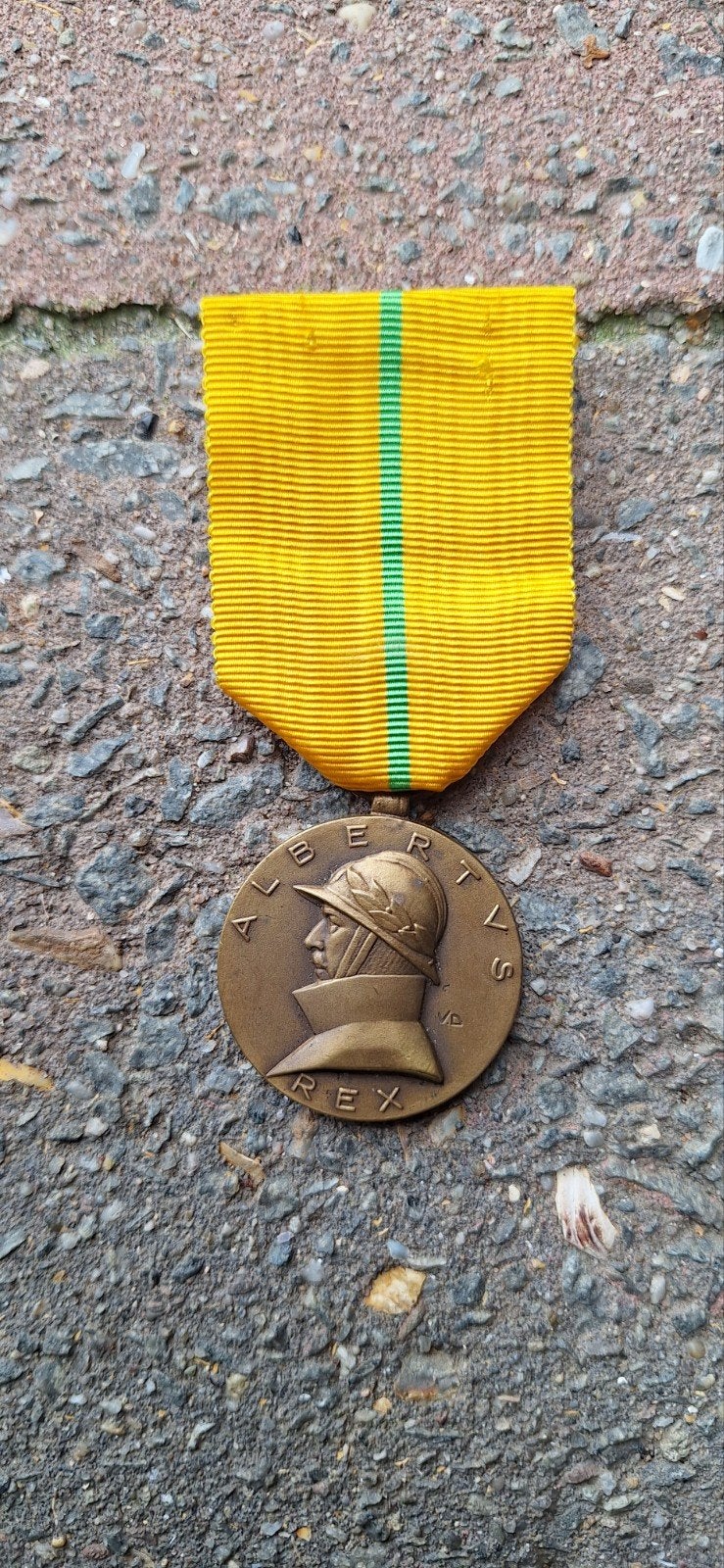 Médaille 3, Collections, Enlèvement