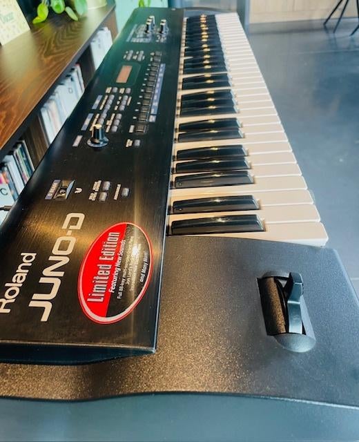 Roland Juno-D limited edition, Muziek en Instrumenten, Keyboards, Gebruikt, 61 toetsen, Roland, Aanslaggevoelig, Ophalen