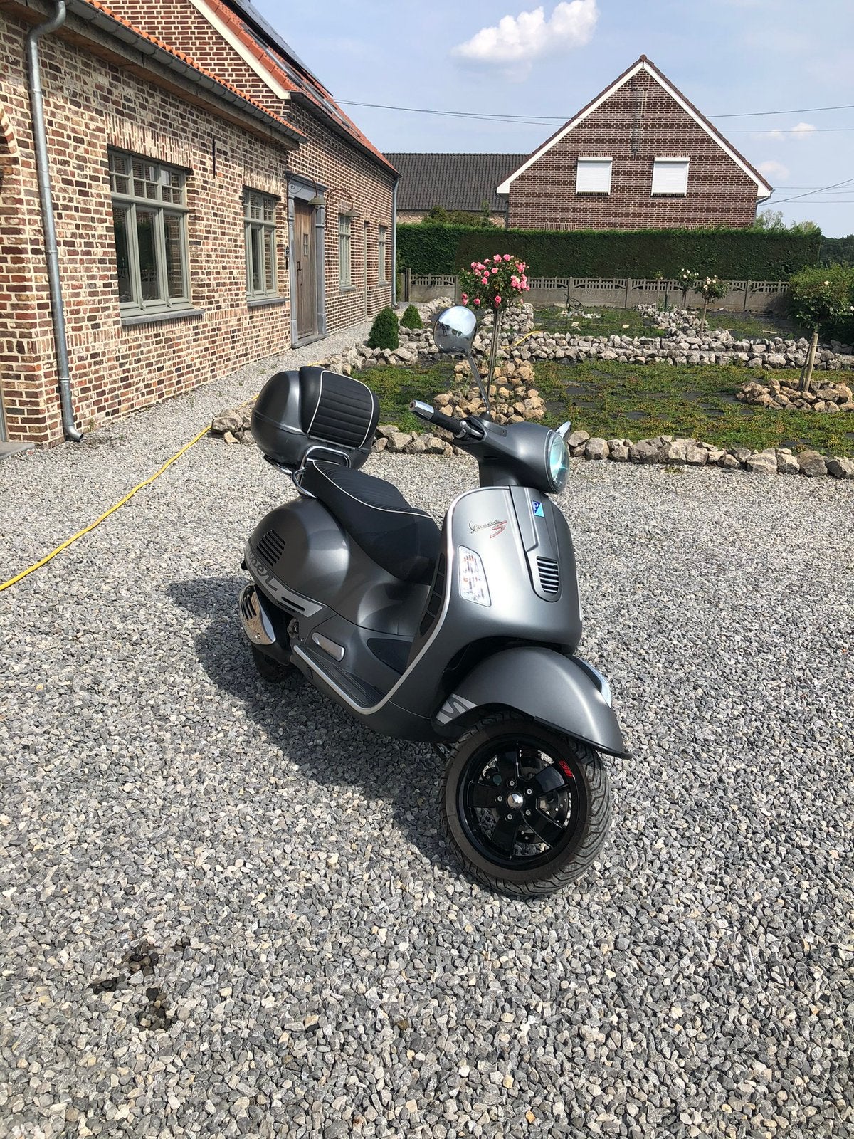 Mooie vespa 300, Fietsen en Brommers, Ophalen, Zo goed als nieuw