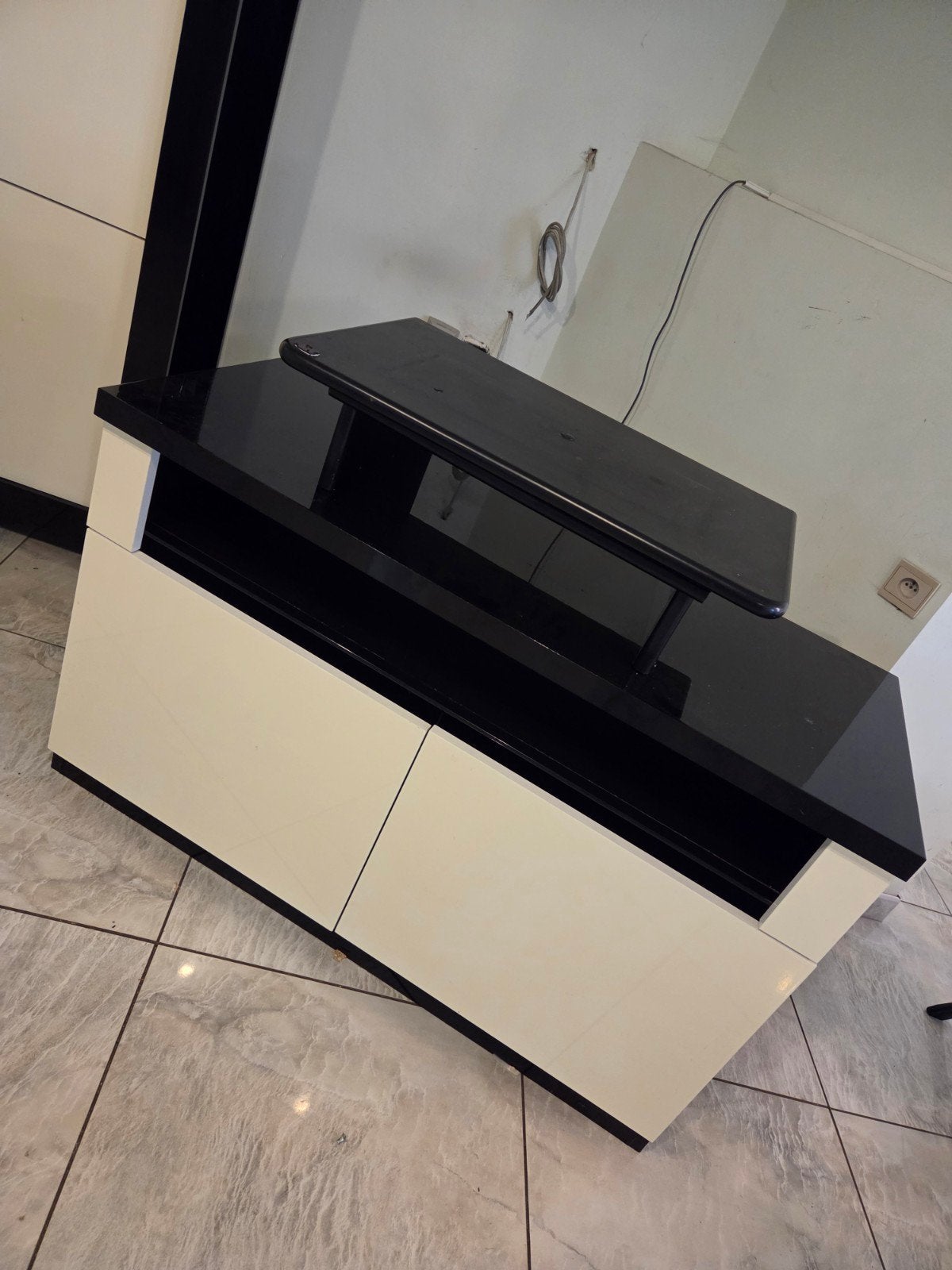 Deux Meuble + Table base laqué noir et blanc a vendre, Maison & Meubles, Enlèvement ou Envoi, Laqué