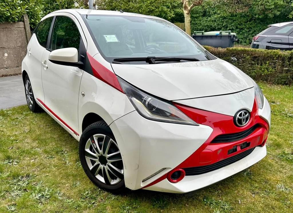 Toyota Aygo 1.0i VVT-i x-clusiv, Autos, Toyota, Achat, 4 portes, Entreprise, Boîte manuelle