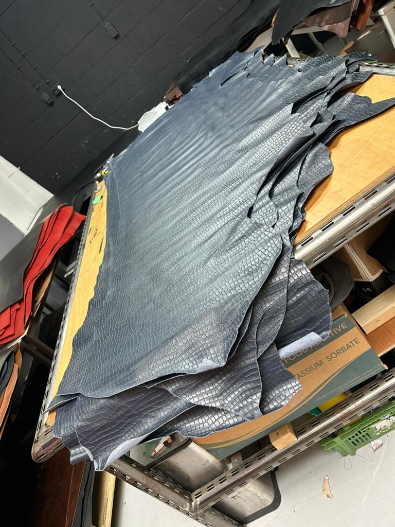 Nawi blauw Italiaanse halve huiden korokodil print soepel, Ophalen of Verzenden, Zo goed als nieuw, Blauw