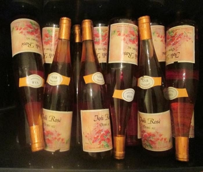 13 bouteilles de vin rosé français - Joli Rosé demi-sec, Collections, Vins, Enlèvement ou Envoi, Pleine, Comme neuf, Rosé