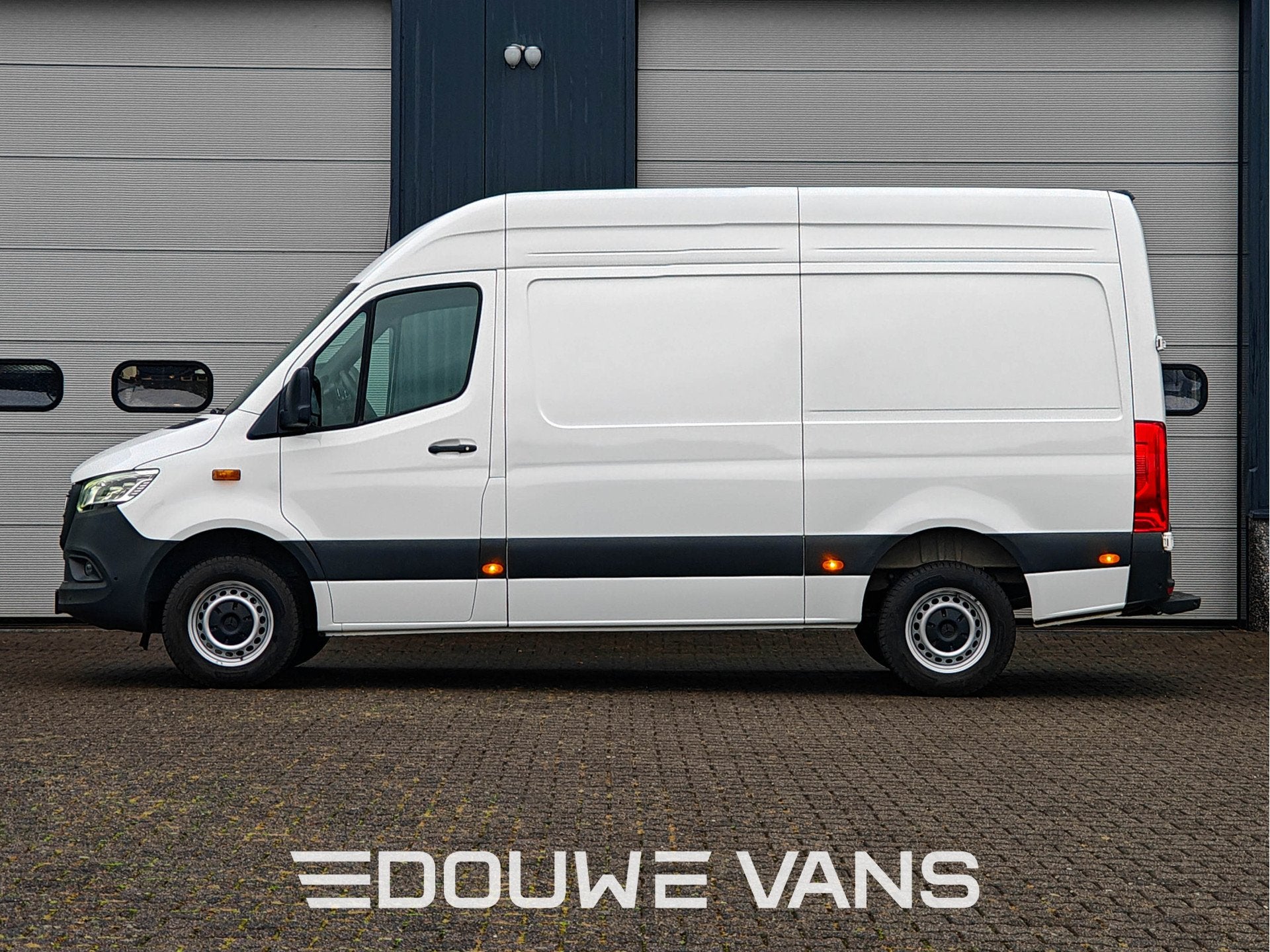 Mercedes-Benz Sprinter 317 L2 H2 Automaat LED Navigatie Came, Autos, Achat, Entreprise, 2000 kg, Noir
