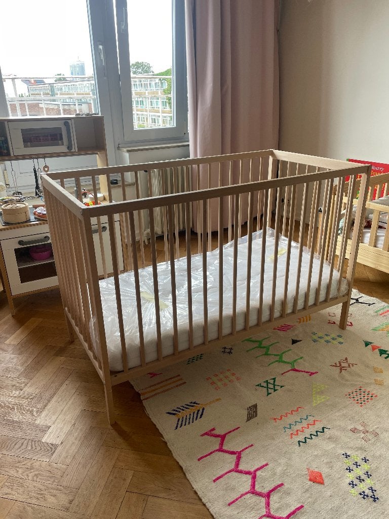 120x60 AT4 massief houten babybed + Kadolis-matras, Zo goed als nieuw, Minder dan 140 cm, Minder dan 70 cm, Ophalen