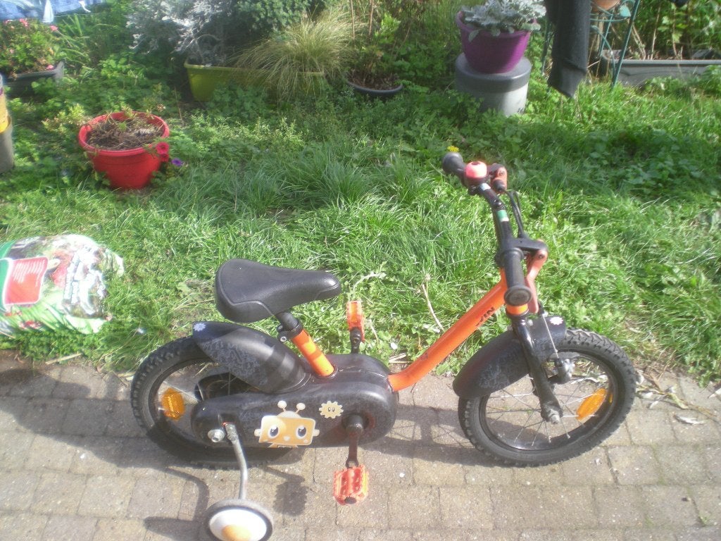Kinderfiets Btwin 14 inch, Ophalen, Zo goed als nieuw, Zijwieltjes