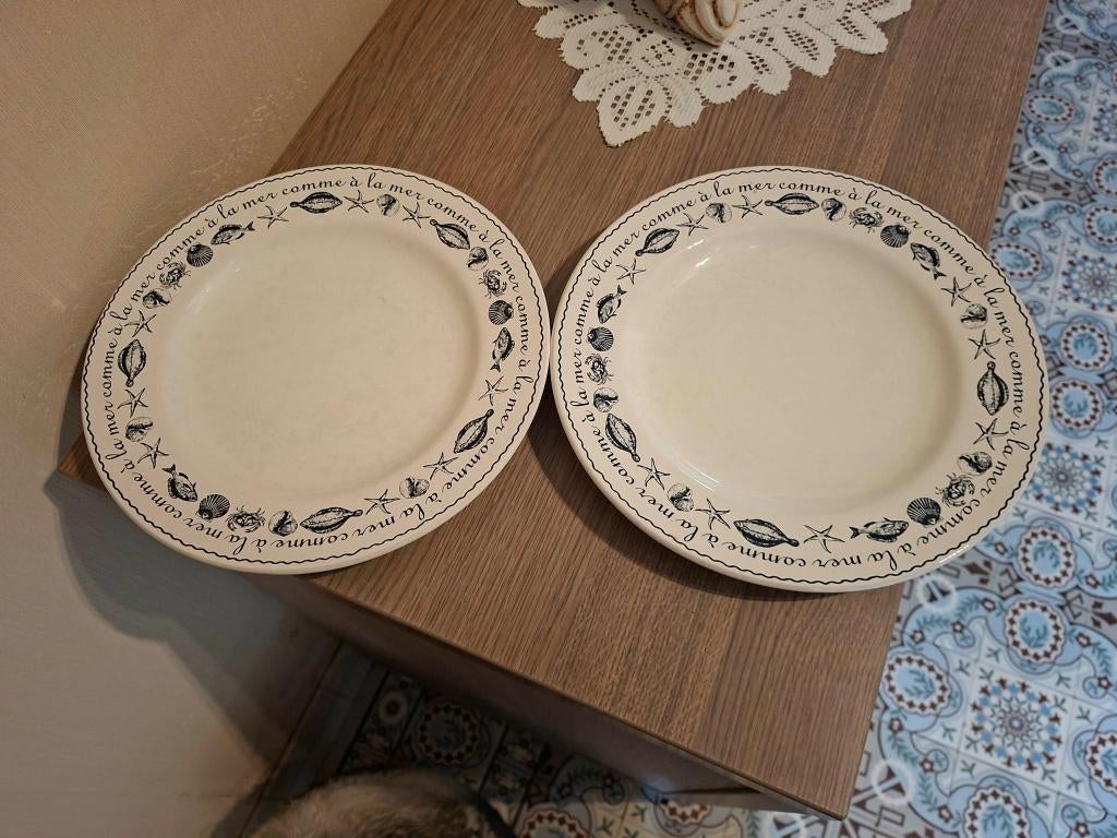 2 vintage borden uit de serie "Comme à la Mer"/, Ophalen of Verzenden, Zo goed als nieuw, Aardewerk, Bord(en)