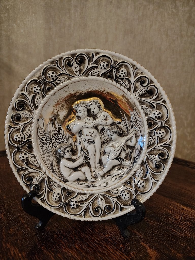 porseleinen bord met het merkteken 'Capodimonte ITALY', Antiek en Kunst, Antiek | Porselein, Ophalen