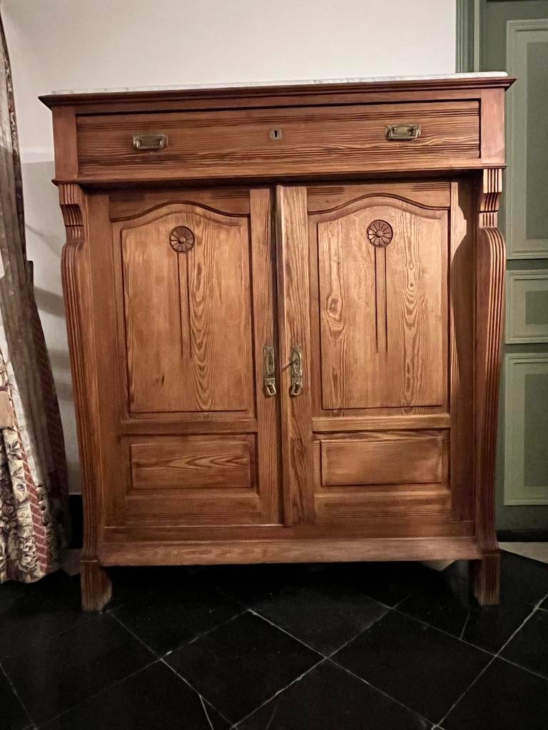 Mooie kast met marmeren blad boven, Enlèvement