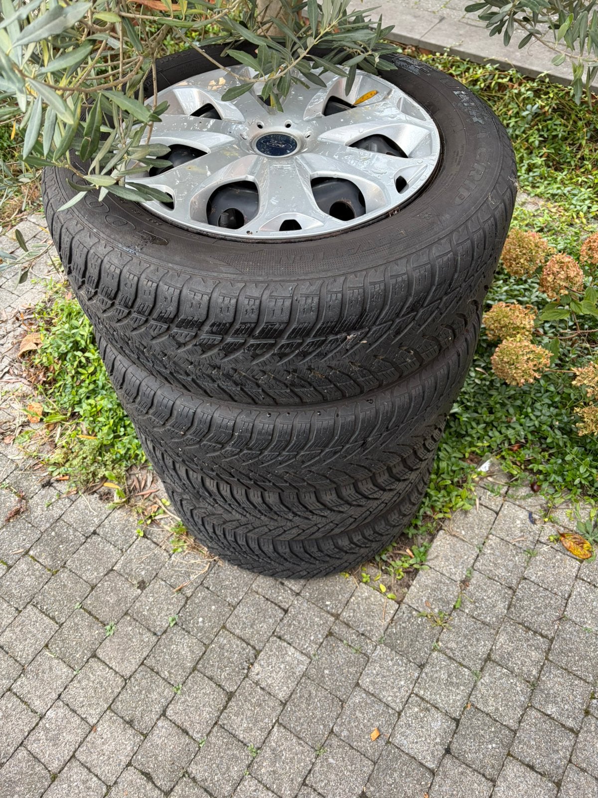 4 goeie banden met velgen maar 215/60/16, Ophalen, Band(en)
