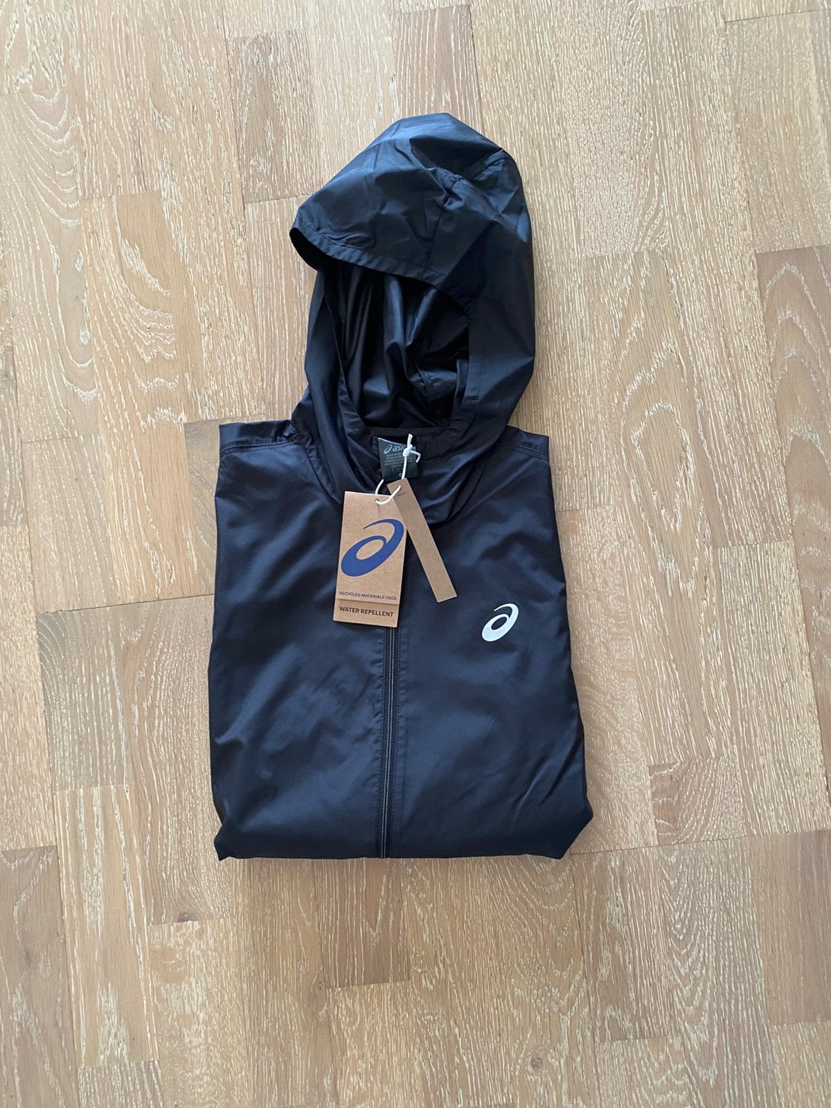 Veste noire Asics, Sports & Fitness, Neuf, Enlèvement ou Envoi, Autres sports, Asics