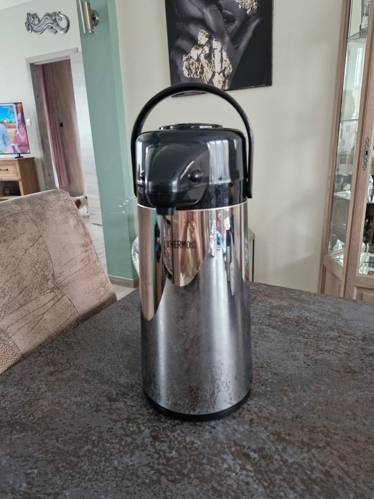 Magnifique thermos pompe argente et noir 2 litres, Ophalen, Zo goed als nieuw