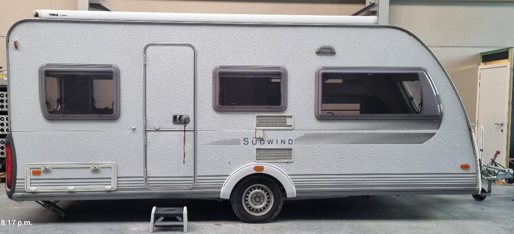 caravan Knaus Sudwind 500KU, Caravans en Kamperen, Caravans, Particulier, tot en met 6, 1000 - 1250 kg, Treinzit, Knaus, Omvormbare zithoek
