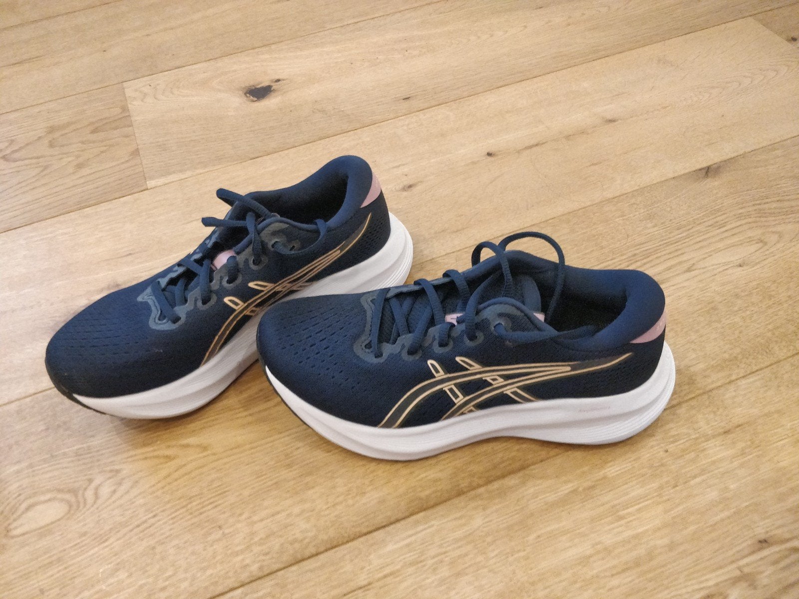 Asics loopschoenen maat 39 - nieuw, Sport en Fitness, Loopsport en Atletiek, Ophalen, Asics