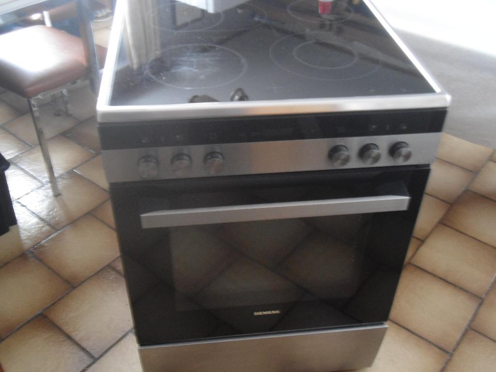 Cuisinière électrique SIEMENS, 4 zones de cuisson, Comme neuf, Enlèvement, À Poser