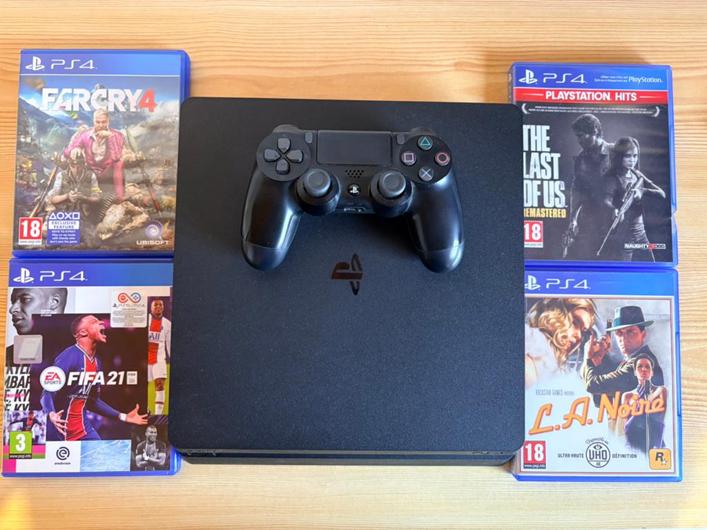 PS4+manette+4 jeux+câbles (alimentation, HDMI, chargeur), Enlèvement ou Envoi, Utilisé