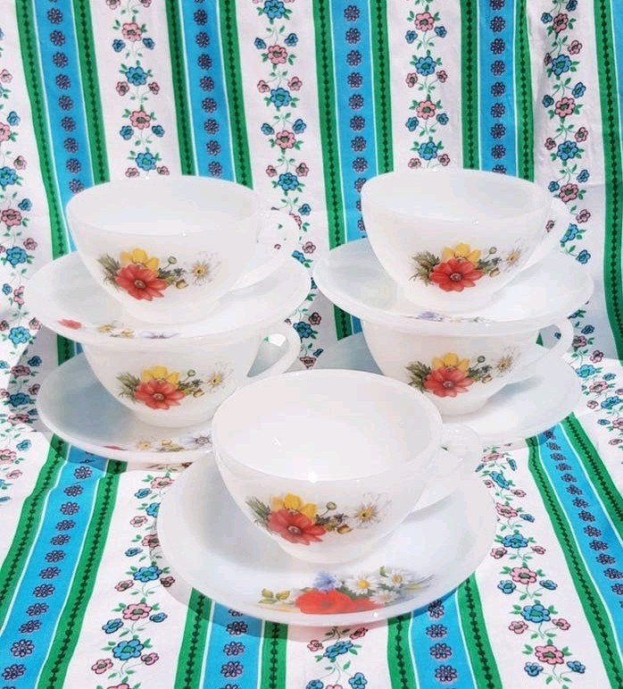 Lot Arcopal 🌹service à thé "anémone"🌹 "coquelicots", Antiquités & Art, Antiquités | Services (vaisselle) pièces, Enlèvement ou Envoi