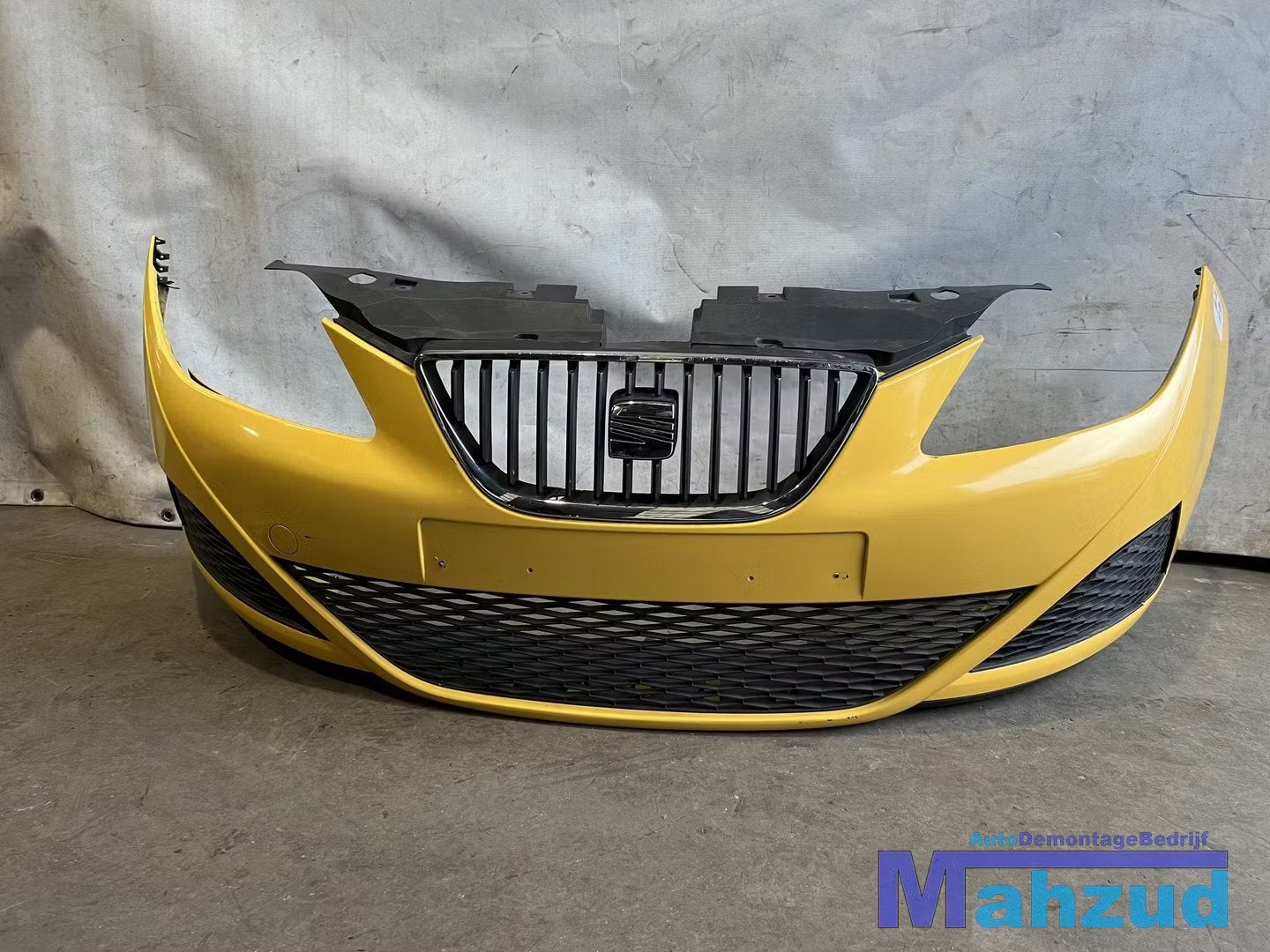 SEAT IBIZA 4 geel voorbumper bumper voor 2008-2017, Pare-chocs, Autovia A-2, Km 585 585
08760  Martorell, ES, SEAT S.A., Utilisé