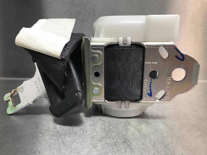 CEINTURE DE SECURITE ARRIERE CENTRALE Suzuki SX4 (EY / GY), Suzuki-Allee 7
64625  Bensheim, DE, Suzuki Deutschland GmbH, Kontakt@suzuki.de