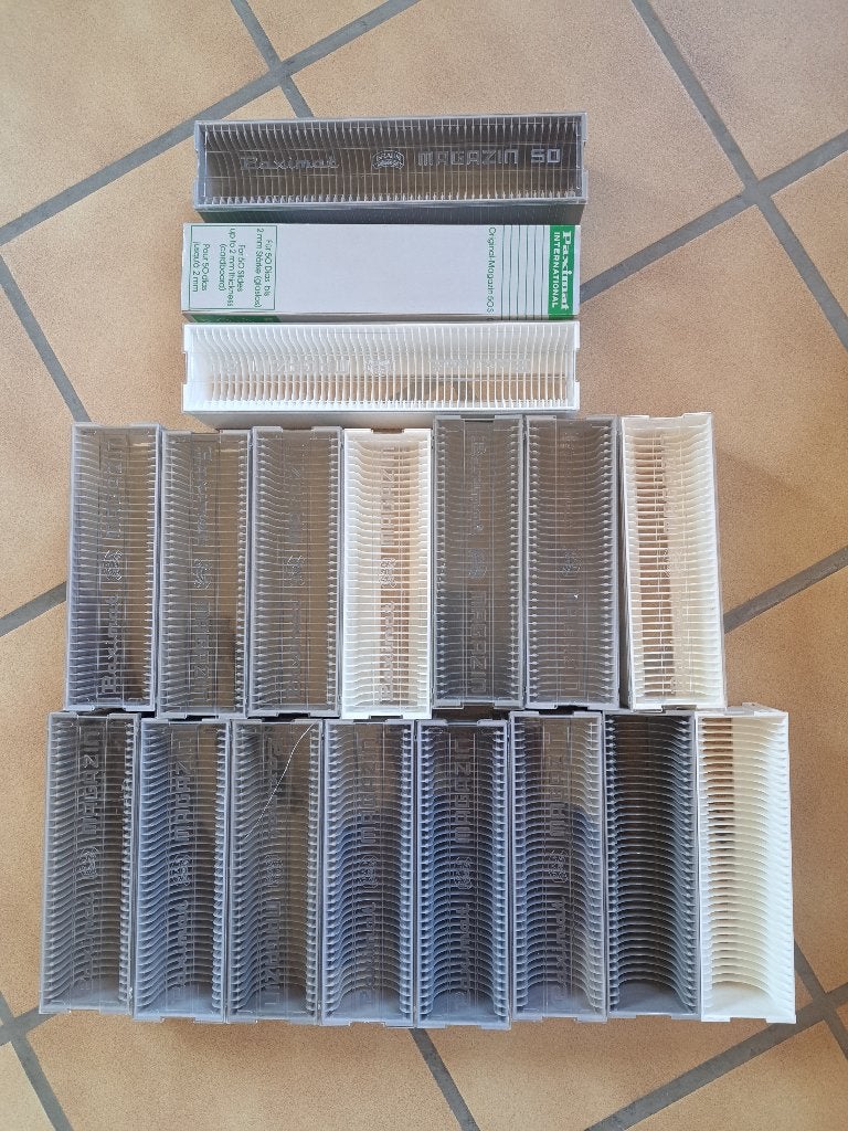 jeu de 18 chariots pour diapositives en état neuf, TV, Hi-fi & Vidéo, Enlèvement ou Envoi, Neuf