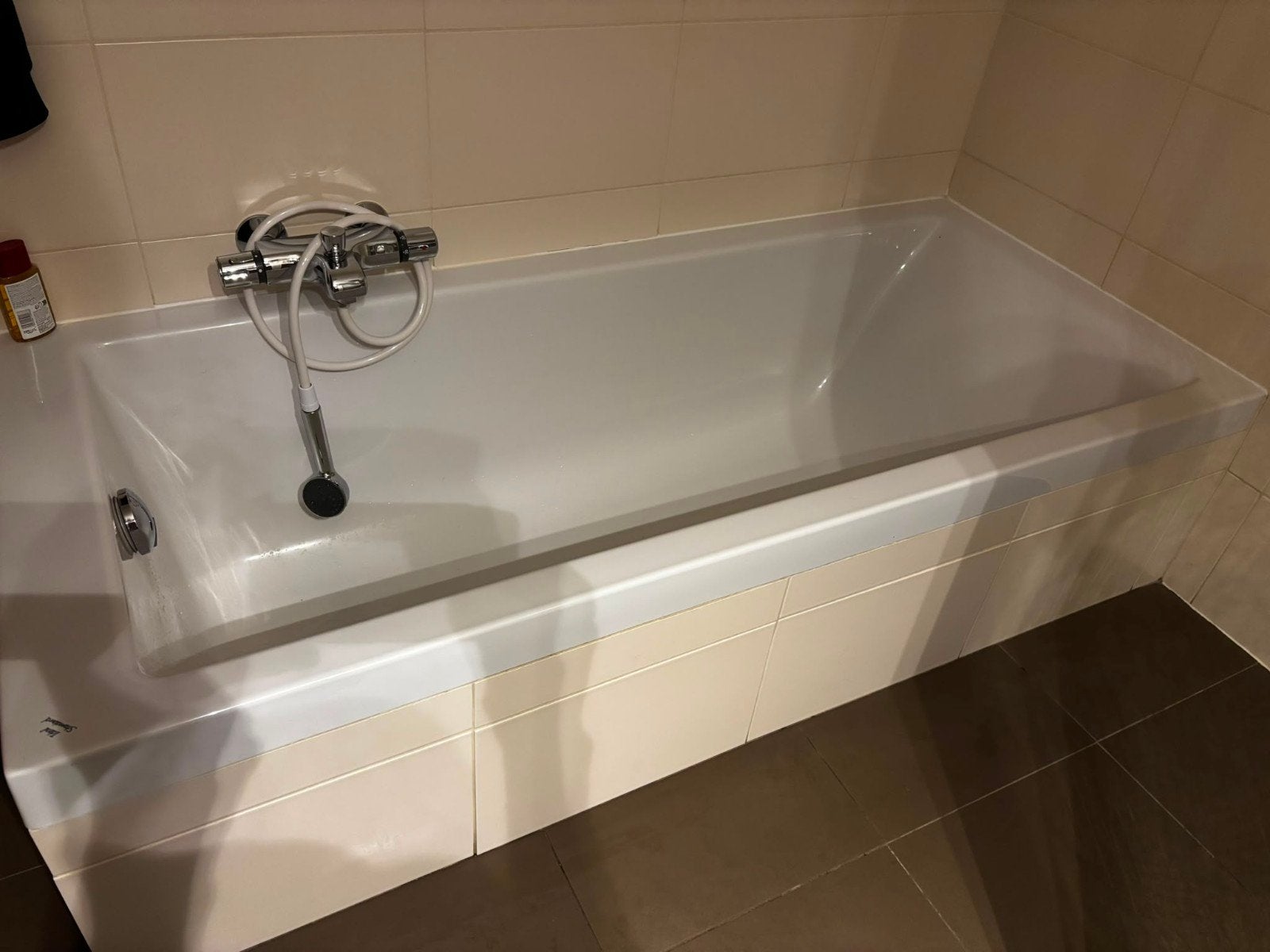Ligbad met thermostaatkraan en toebehoren, Ophalen