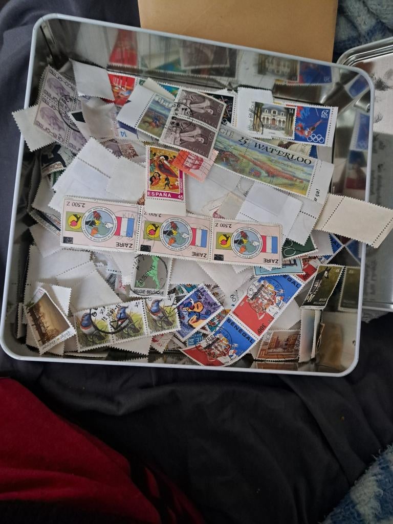 Divers timbres beaucoup de pays, Enlèvement