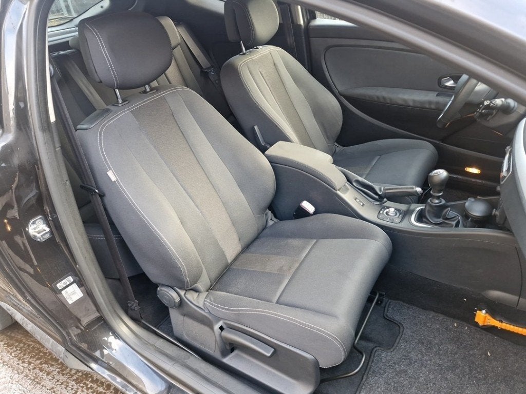 VEILIGHEIDSGORDEL RECHTS VOOR Renault Megane III Coupe (DZ), Gebruikt, Renault, Peter-Huppertz-Straße 5
51063  Köln, DE, Dialog.deutschland@renault.de