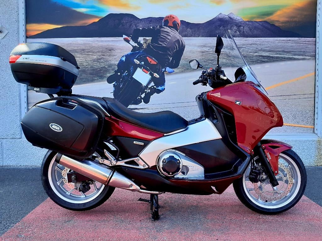 HONDA INTEGRA 700 Garantie 1 ou 2 ans MOTOSD, Motoren, 700 cc, Scooter, Occasion, Motorrijbewijs A