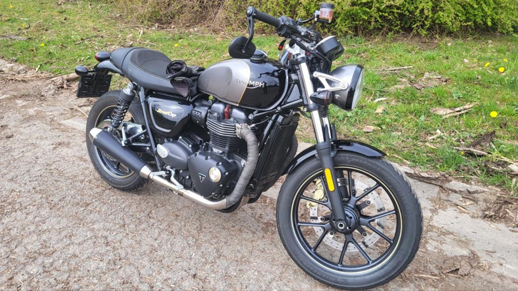 Triumph Street Cup, Motos