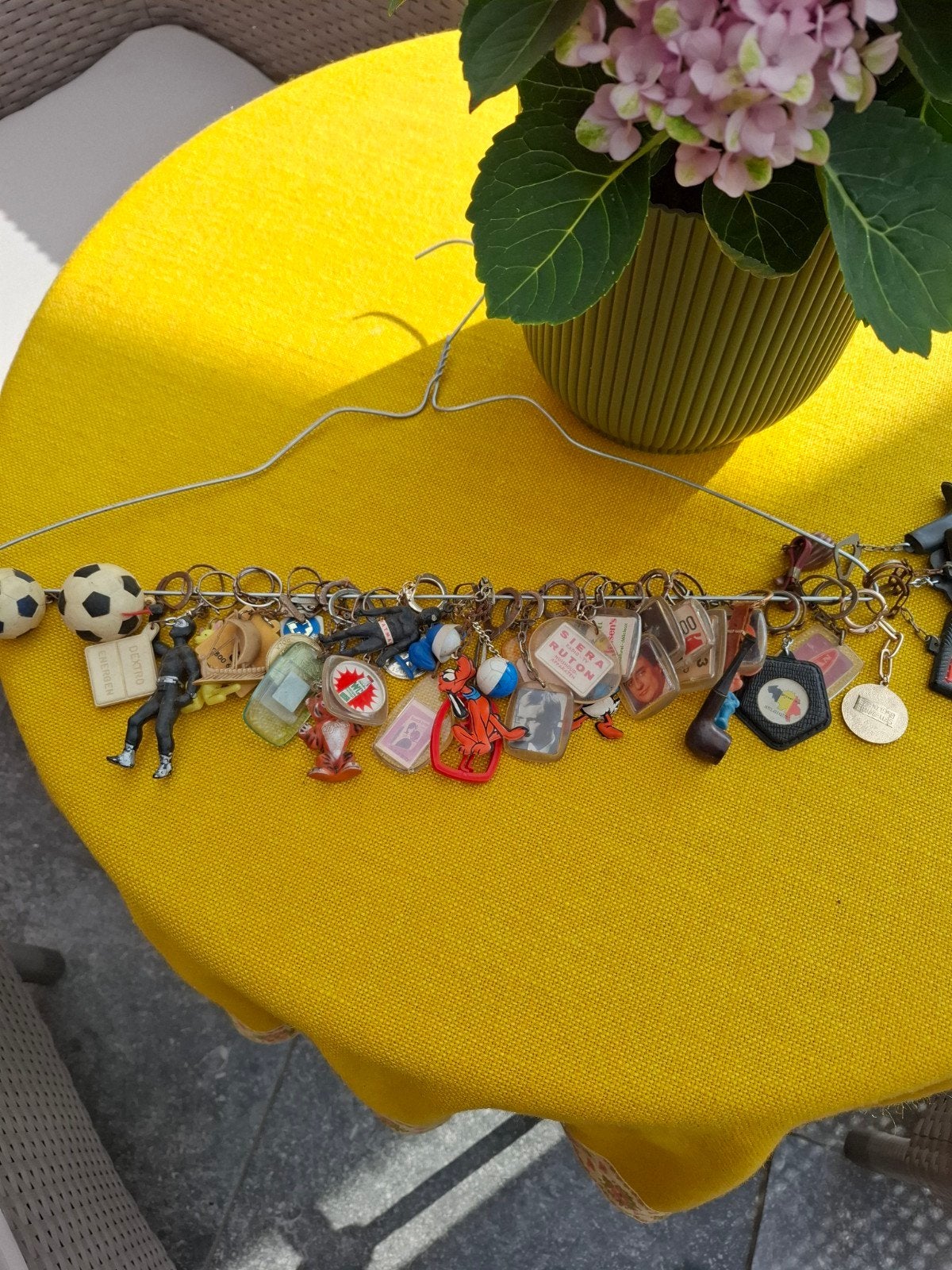 40 retro sleutelhangers, Ophalen