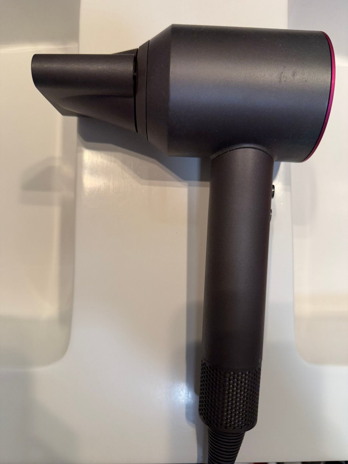 Seche cheveux dyson, Bijoux, Sacs & Beauté, Beauté | Soins des cheveux, Enlèvement, Comme neuf, Sèche-cheveux