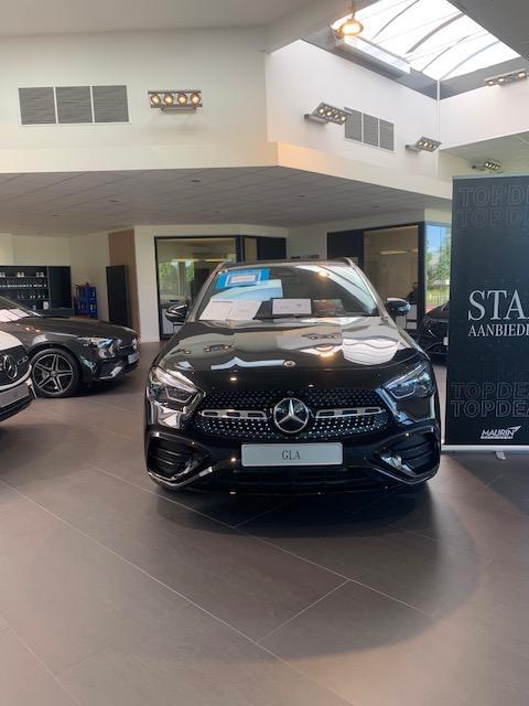 Mercedes-Benz GLA-klasse GLA 180 d AMG Line DOS 7457, Auto's, Stof, 4 cilinders, 116 pk, Zwart