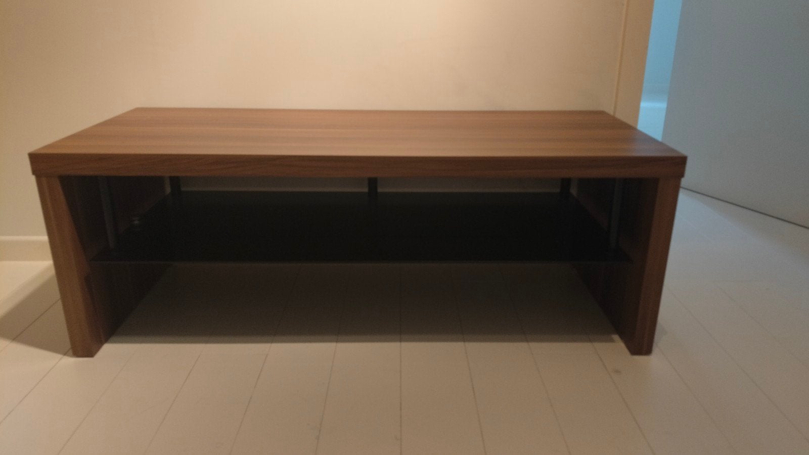 Tv meubel houtkleurplaatmateriaal met donker glazen legplank, Enlèvement