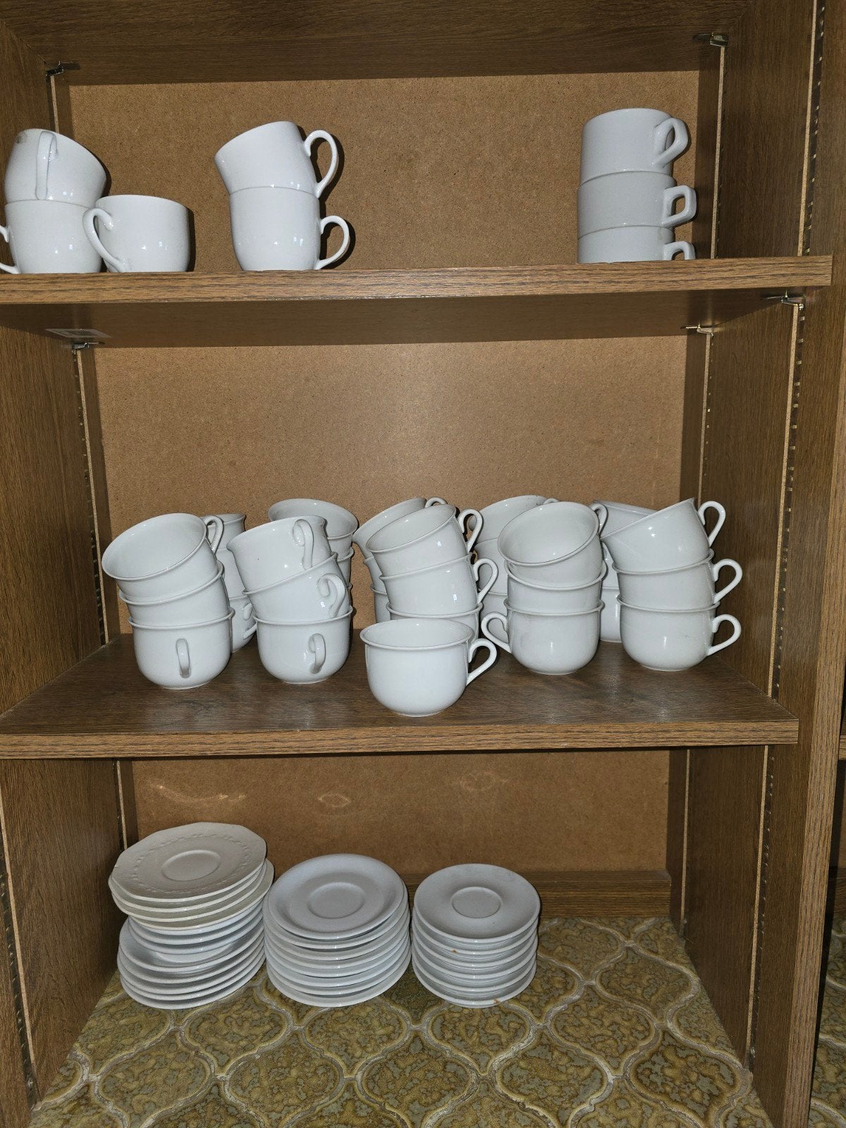 Lot tasses et sous-tasses diverses, Enlèvement