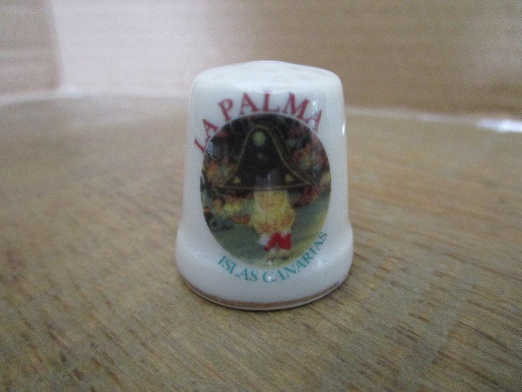 2 vingerhoedjes La Palma, Ophalen of Verzenden, Nieuw, Porselein