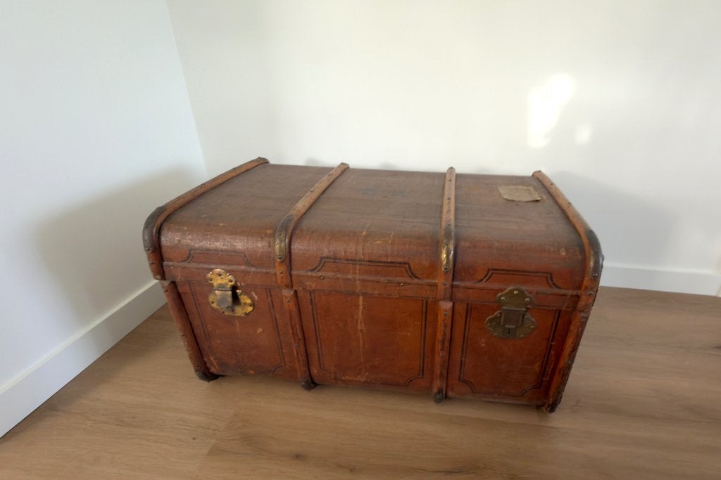Oude reiskoffer, Enlèvement