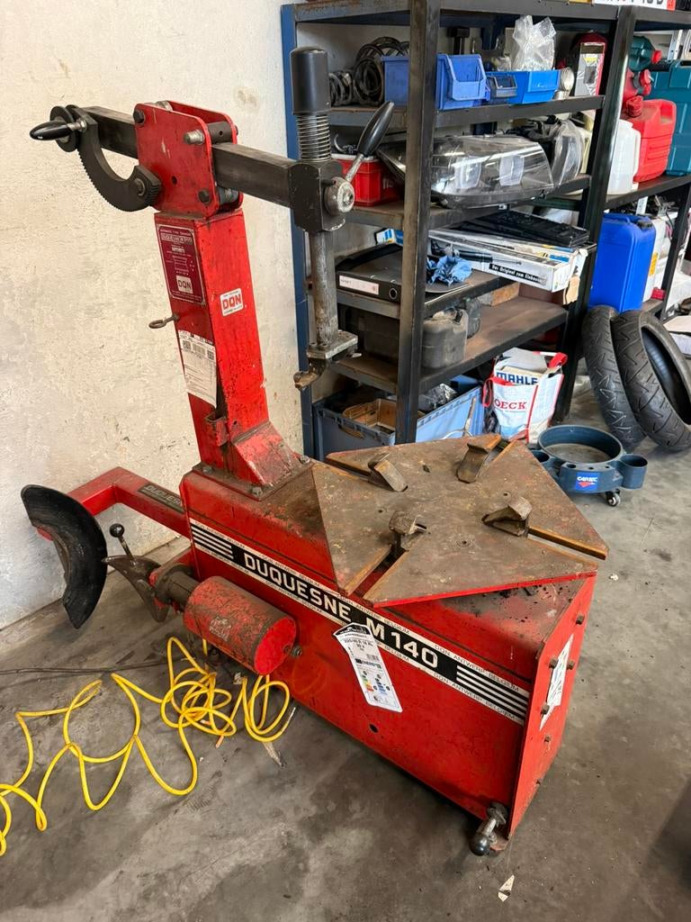 Bandenmachine + balanceermachine, Enlèvement, Utilisé
