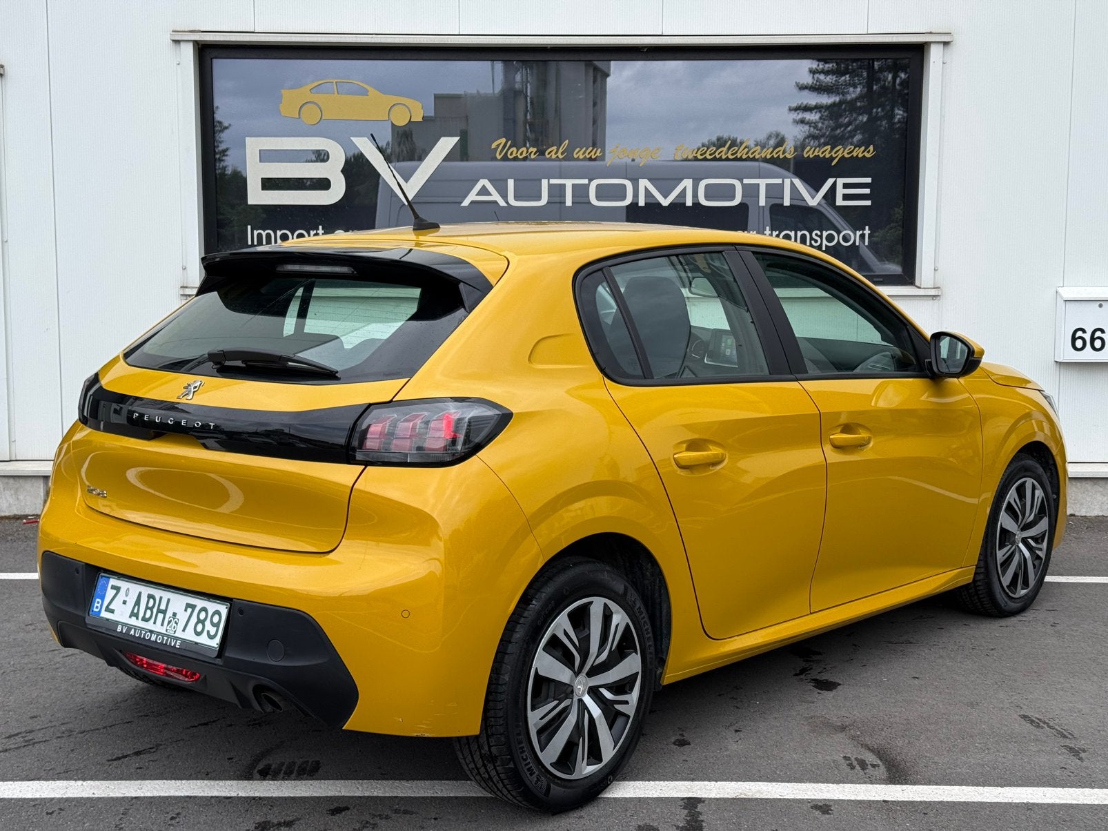 PEUGEOT 208 1.2 PureTech - CARPLAY - CRUISECONTROL - AIRCO, Autos, Peugeot, Achat, Entreprise, Jaune, Boîte manuelle