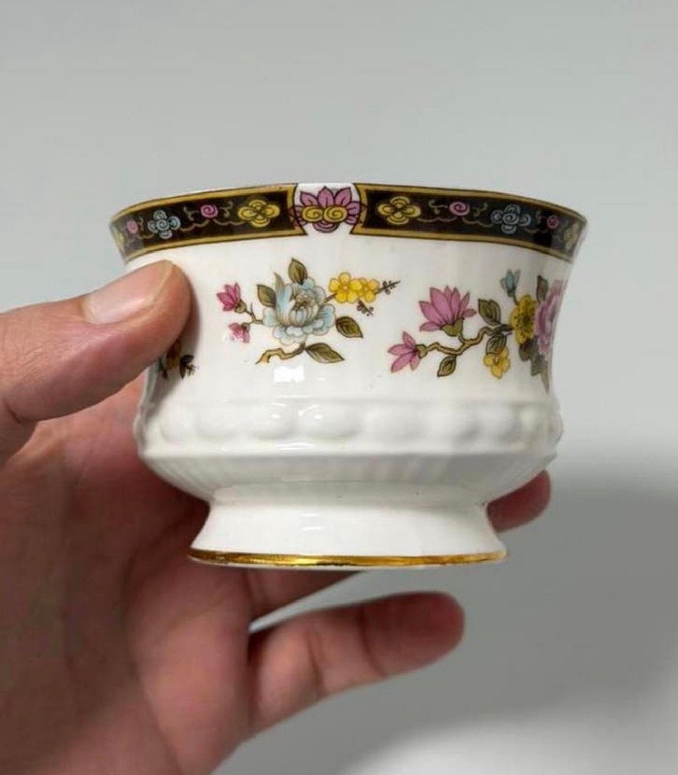 Sucrier Cathay Rosina Queen's 9 cm — Bone China — Angleterre, Antiquités & Art, Enlèvement ou Envoi